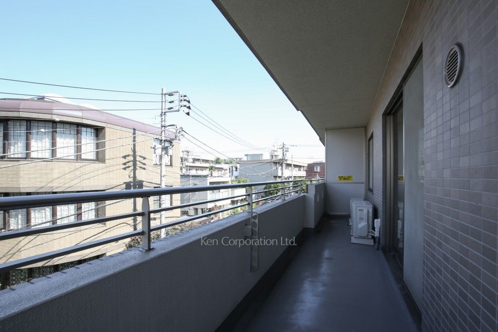 サヴァリン市ヶ谷の写真 バルコニー