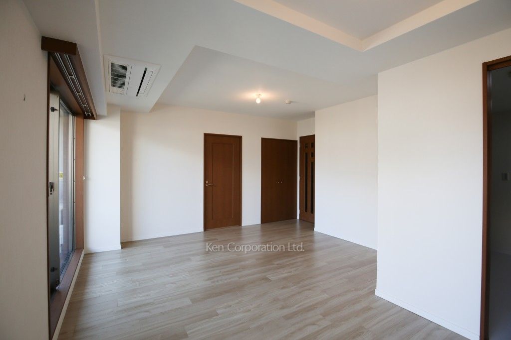 サヴァリン市ヶ谷の写真 リビングダイニング