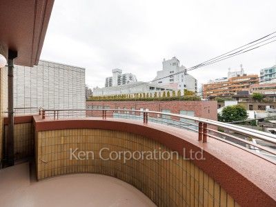 アルファエイト南青山の写真 バルコニー