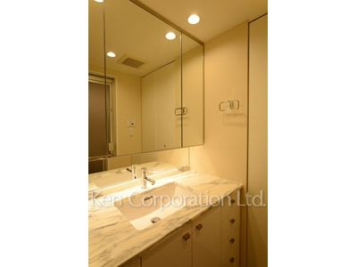 カスタリア参宮橋の写真 パウダールーム ※4階の同じ間取タイプを撮影。仕様が異なることがあります。