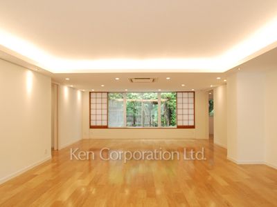 広尾タウンハウスの写真 リビングダイニング