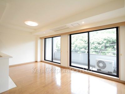 NK青山ホームズの写真 リビングダイニング