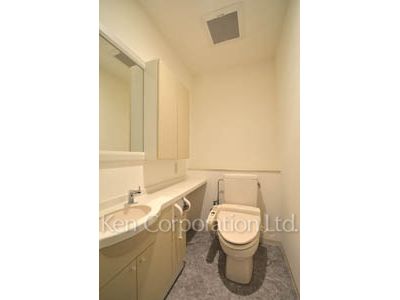 トイレ ※7階の同じ間取タイプを撮影。仕様が異なることがあります。