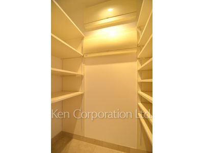 赤坂溜池タワーレジデンスの写真 シューズインクローゼット ※24階の同じ間取タイプを撮影。仕様が異なることがあります。