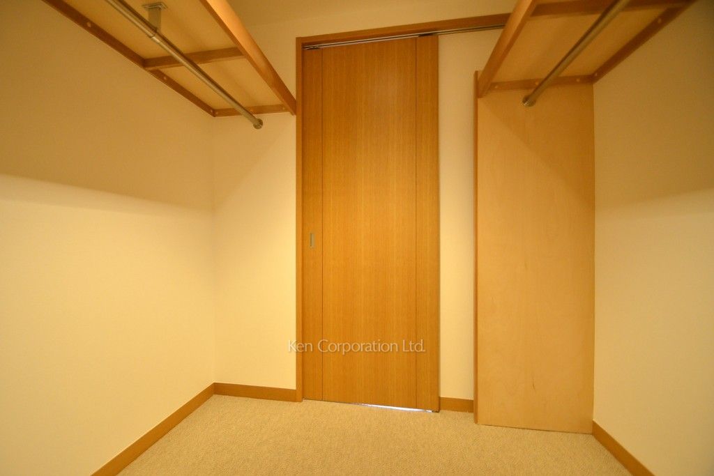 赤坂溜池タワーレジデンスの写真 ウォークインクローゼット ※24階の同じ間取タイプを撮影。仕様が異なることがあります。