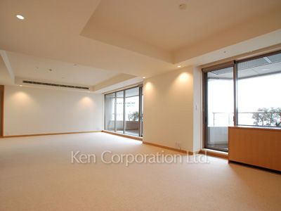 赤坂溜池タワーレジデンスの写真 居室（LDなど） ※18階の同じ間取タイプを撮影。仕様が異なることがあります。