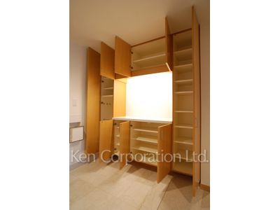 赤坂溜池タワーレジデンスの写真 シューズクローゼット ※18階の同じ間取タイプを撮影。仕様が異なることがあります。