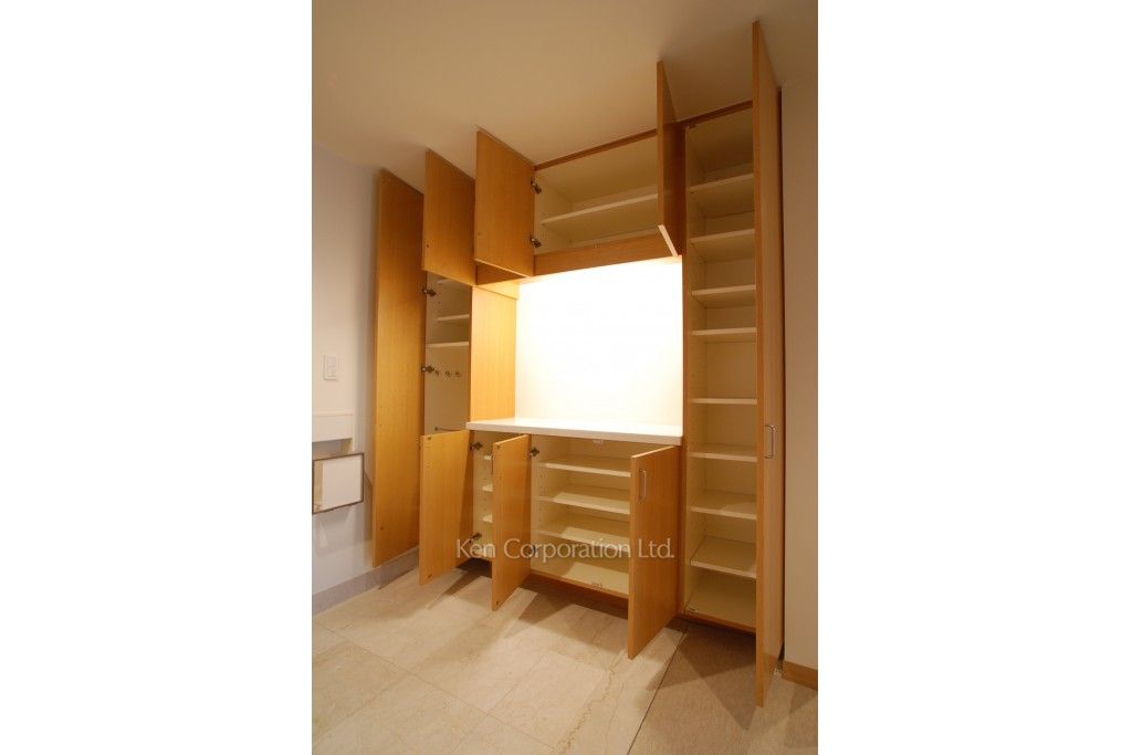 赤坂溜池タワーレジデンスの写真 シューズクローゼット ※18階の同じ間取タイプを撮影。仕様が異なることがあります。