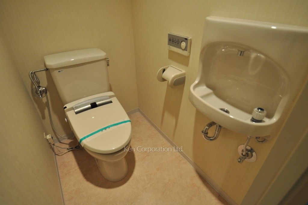 ヨコソーレインボータワーハイツの写真 トイレ