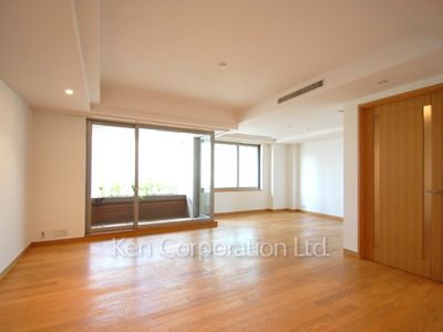 居室（LDなど） ※7階の同じ間取タイプを撮影。仕様が異なることがあります。