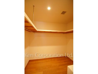 ウォークインクローゼット ※7階の同じ間取タイプを撮影。仕様が異なることがあります。