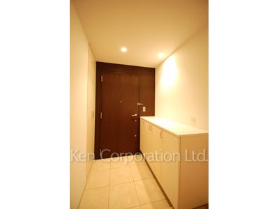 玄関 ※7階の同じ間取タイプを撮影。仕様が異なることがあります。