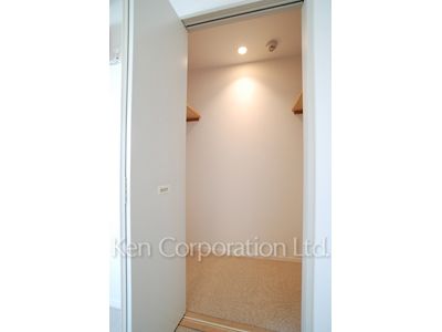 ヨコソーレインボータワーハイツの写真 ウォークインクローゼット ※17階の同じ間取タイプを撮影。仕様が異なることがあります。