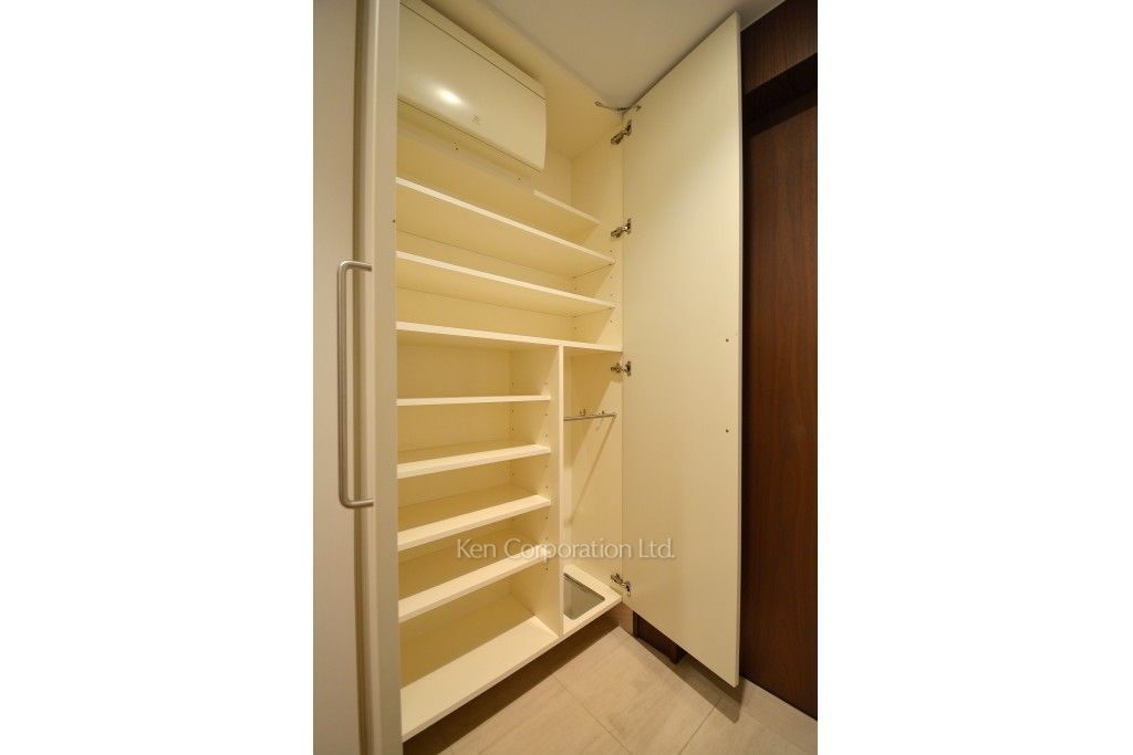 六本木ヒルズゲートタワーレジデンスの写真 シューズクローゼット