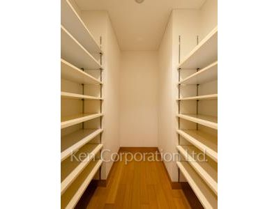 六本木ヒルズゲートタワーレジデンスの写真 シューズインクローゼット