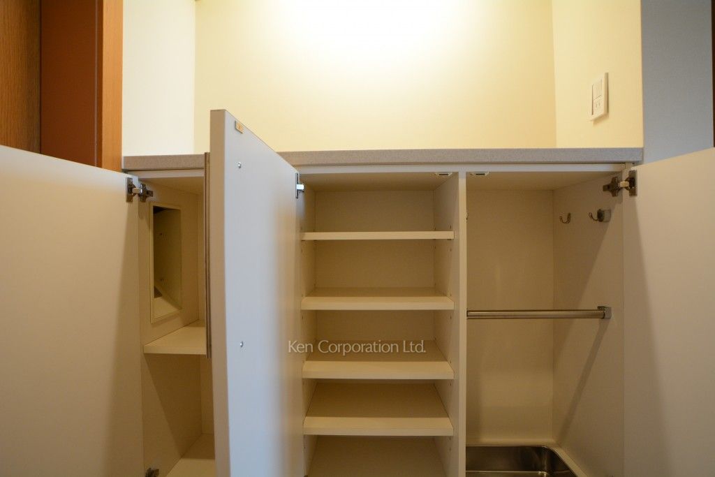 愛宕グリーンヒルズフォレストタワーの写真 シューズクローゼット ※15階の同じ間取タイプを撮影。仕様が異なることがあります。