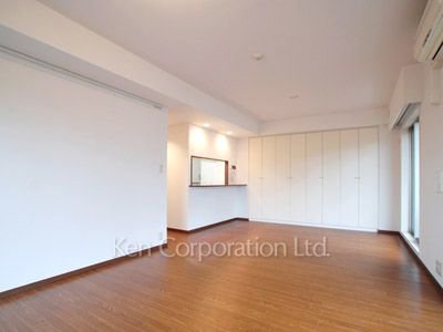 パークアクシス四谷ステージの写真 居室（LDなど） ※10階の同じ間取タイプを撮影。仕様が異なることがあります。