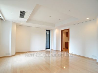 泉ガーデンレジデンスの写真 リビングダイニング