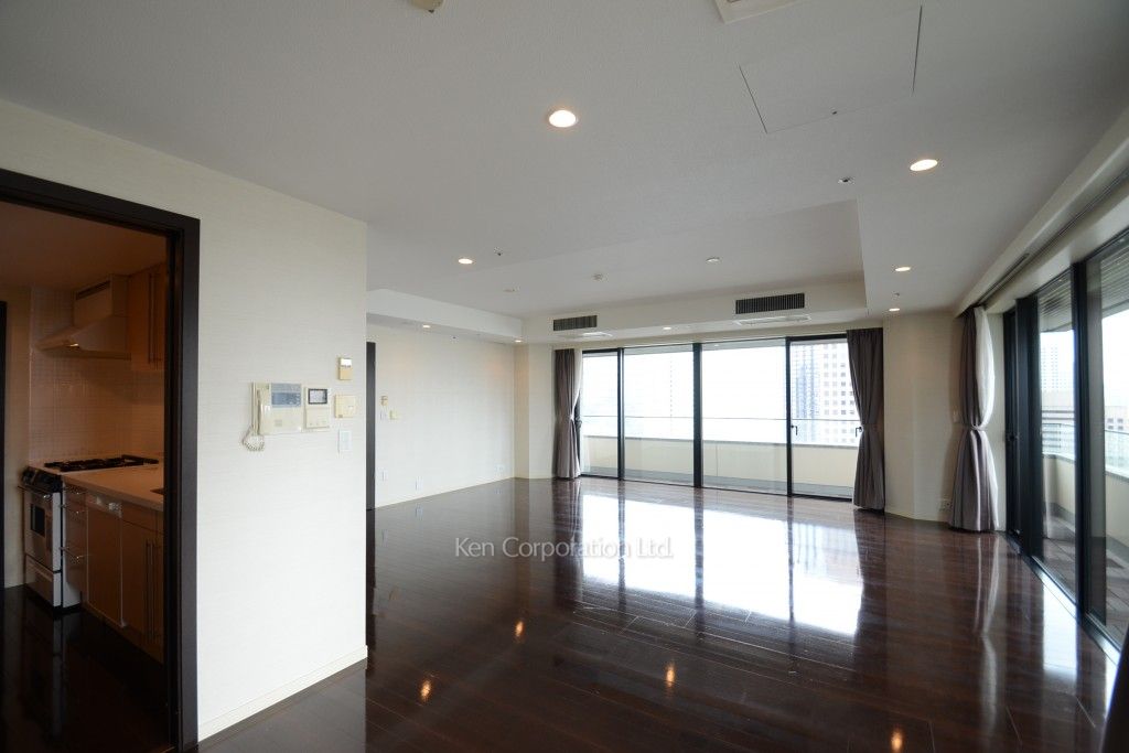 泉ガーデンレジデンスの写真 居室（LDなど） ※21階の同じ間取タイプを撮影。仕様が異なることがあります。