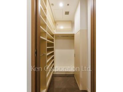 元麻布ヒルズ フォレストタワーの写真 シューズインクローゼット