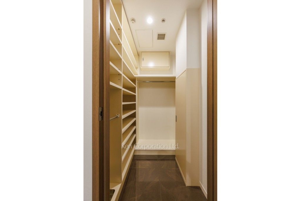 元麻布ヒルズ フォレストタワーの写真 シューズインクローゼット