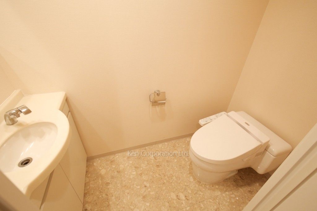 トイレ（1階・4LDK+S）  ※写真の無断転載禁止