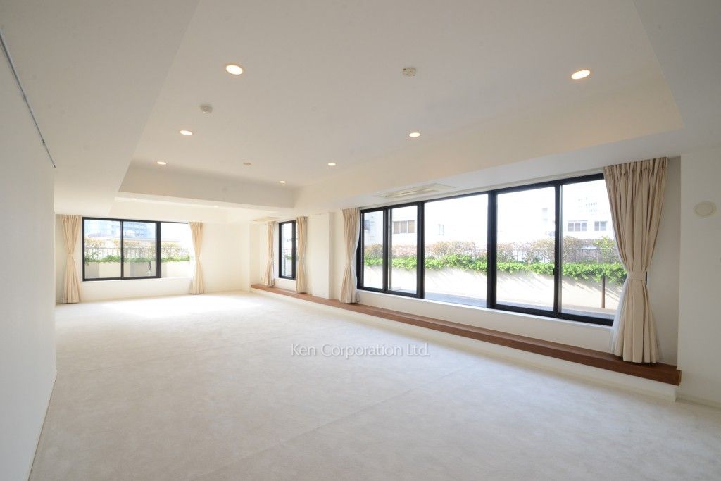 六本木グリーンテラスの写真 リビングダイニング