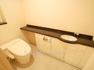 トイレ ※2階の同じ間取タイプを撮影。仕様が異なることがあります。（3階・1LDK）  ※写真の無断転載禁止