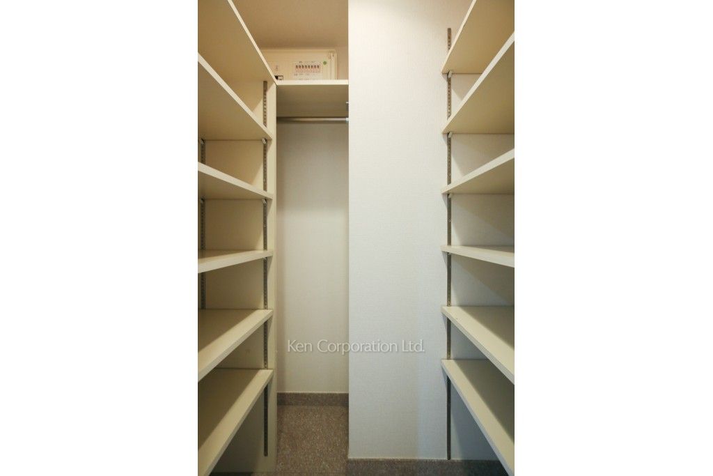 ルネ新宿御苑タワーの写真 シューズインクローゼット ※19階の同じ間取タイプを撮影。仕様が異なることがあります。