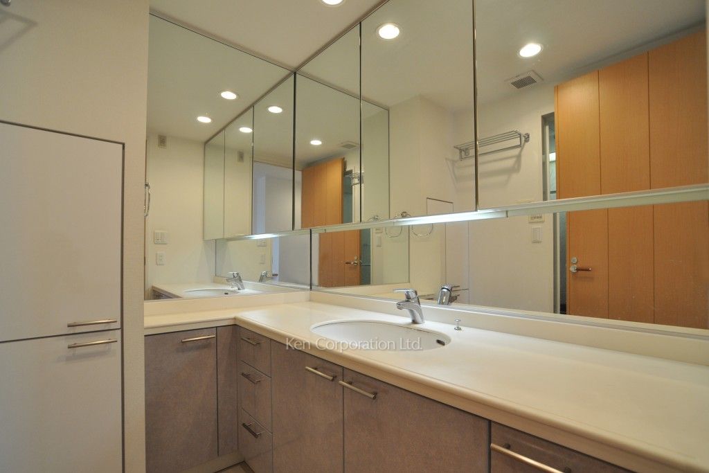 河田町ガーデン クラブフロアの写真 パウダールーム ※33階の同じ間取タイプを撮影。仕様が異なることがあります。