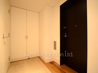 六本木ヒルズレジデンスの写真 玄関 ※9階の同じ間取タイプを撮影。仕様が異なることがあります。