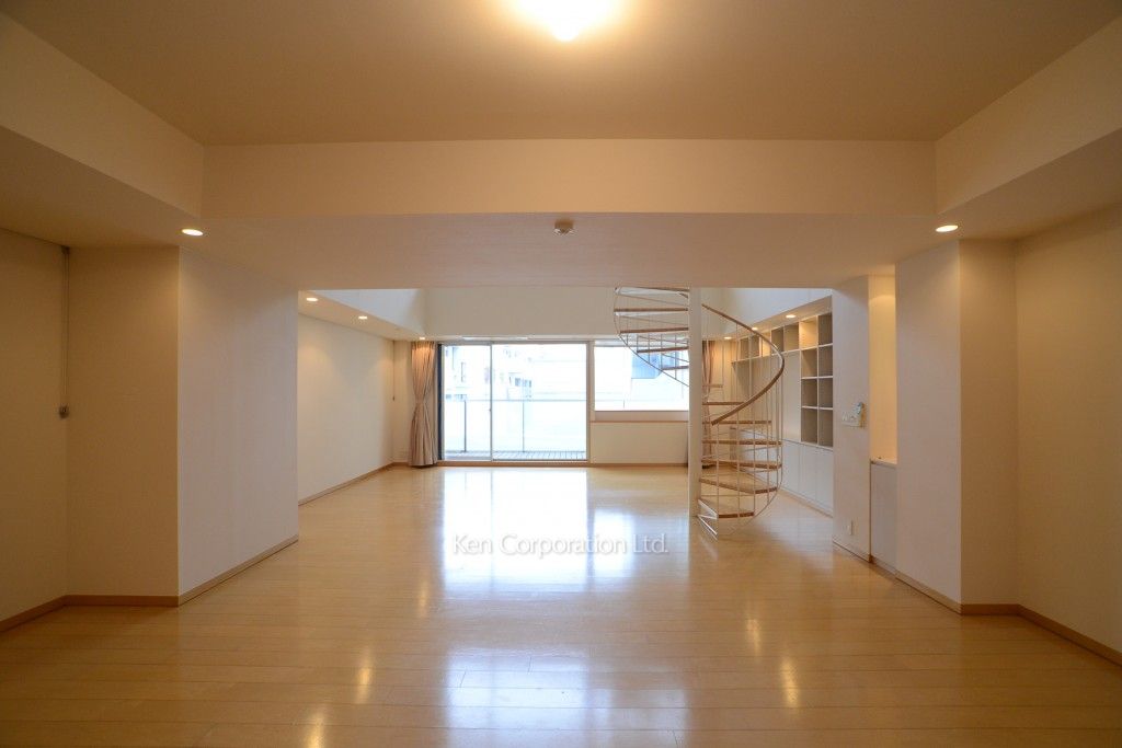 南青山ガーデンコートの写真 リビングダイニング