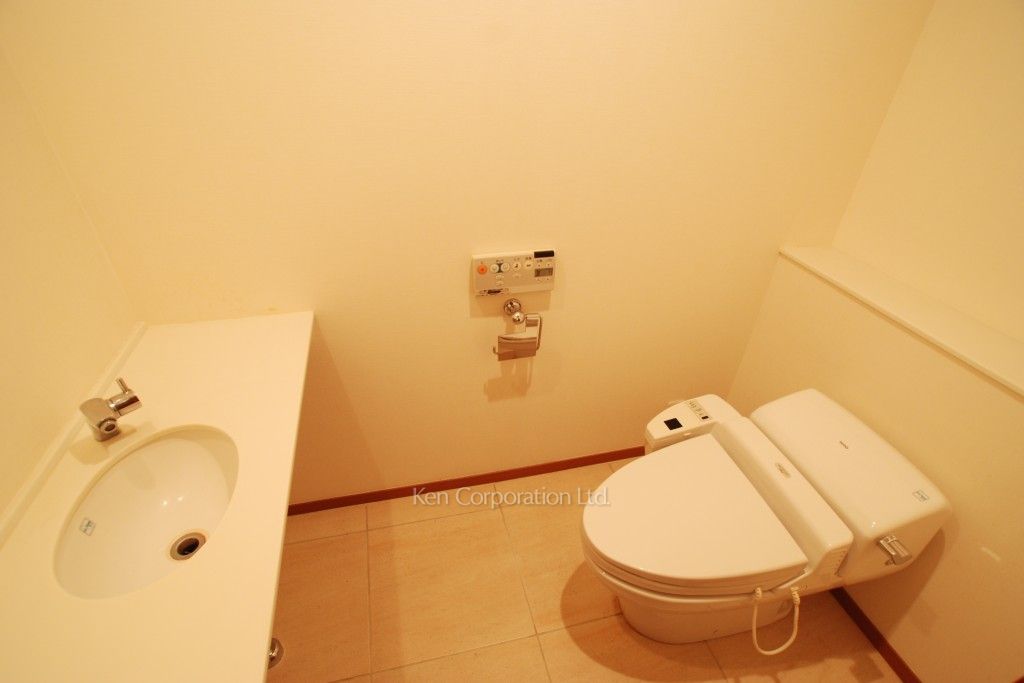 ストーリア赤坂の写真 トイレ ※4階の同じ間取タイプを撮影。仕様が異なることがあります。