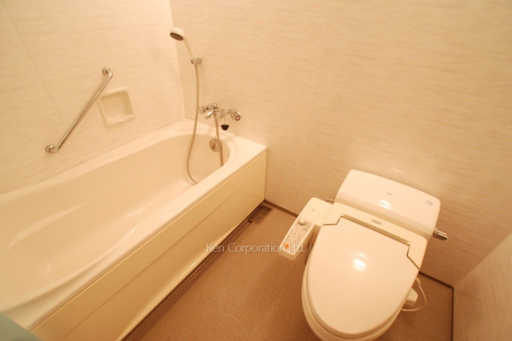 ストーリア赤坂の写真 バスルーム ※4階の同じ間取タイプを撮影。仕様が異なることがあります。