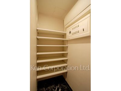 ラ・トゥール千代田の写真 シューズインクローゼット ※30階の同じ間取タイプを撮影。仕様が異なることがあります。