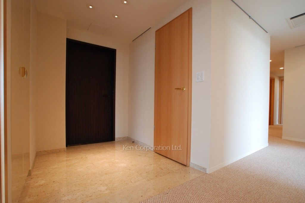 ラ・トゥール千代田の写真 玄関