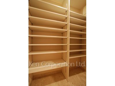 ラ・トゥール千代田の写真 シューズインクローゼット ※23階の同じ間取タイプを撮影。仕様が異なることがあります。