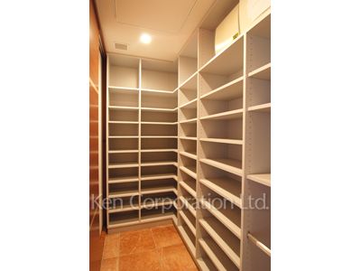 青山パークタワーの写真 シューズインクローゼット