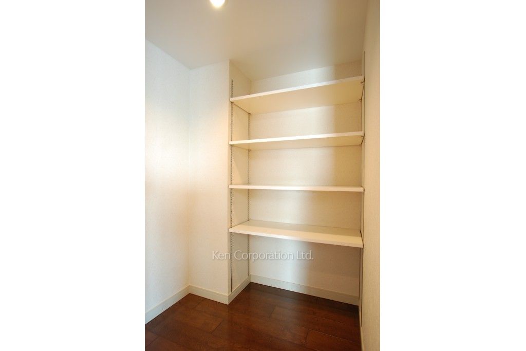 ラ・トゥール汐留の写真 ストレージ ※50階の同じ間取タイプを撮影。仕様が異なることがあります。