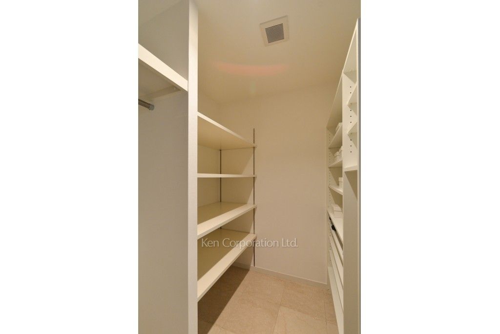 オパス有栖川テラスアンドレジデンスの写真 シューズインクローゼット