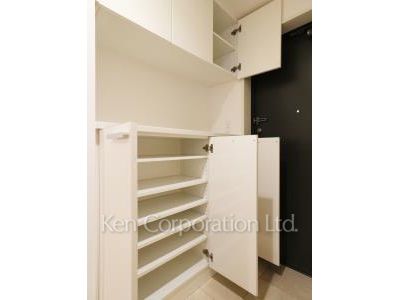 レジディア西麻布の写真 シューズクローゼット ※3階の同じ間取タイプを撮影。仕様が異なることがあります。