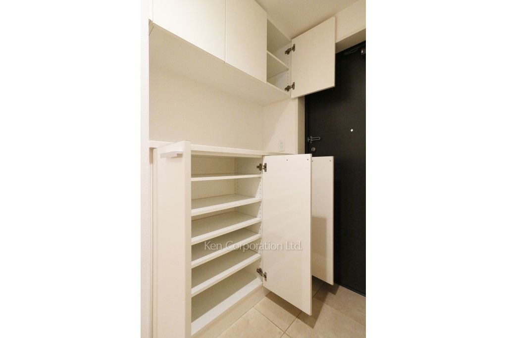 レジディア西麻布の写真 シューズクローゼット ※3階の同じ間取タイプを撮影。仕様が異なることがあります。