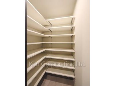 レジディア西麻布の写真 シューズインクローゼット