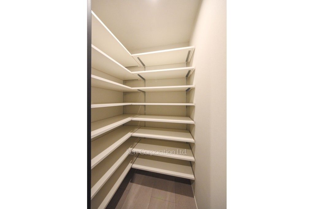 レジディア西麻布の写真 シューズインクローゼット