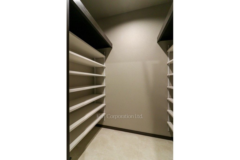 レジディア西麻布の写真 シューズインクローゼット