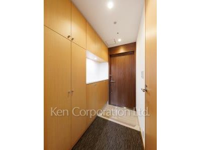 玄関 ※8階の同じ間取タイプを撮影。仕様が異なることがあります。