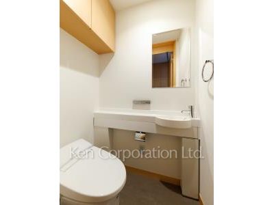 トイレ ※8階の同じ間取タイプを撮影。仕様が異なることがあります。