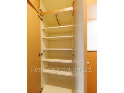 シューズクローゼット ※8階の同じ間取タイプを撮影。仕様が異なることがあります。