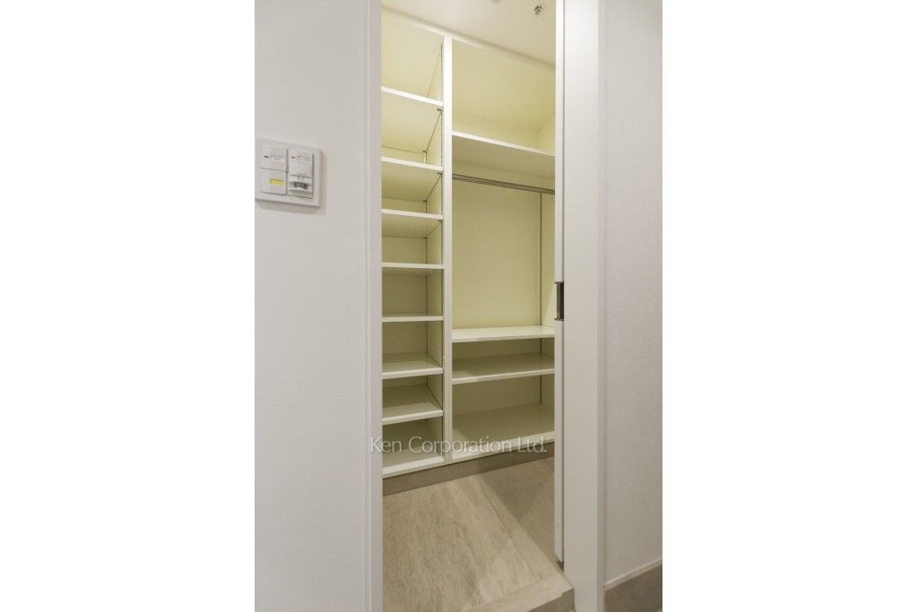 オランダヒルズ森タワーRoPの写真 シューズインクローゼット ※6階の同じ間取タイプを撮影。仕様が異なることがあります。