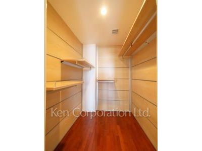 青山パークタワーの写真 ウォークインクローゼット